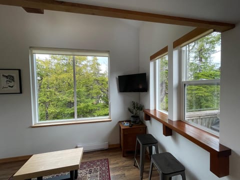 Brown's Beach Guest Suite Apartment in Ucluelet