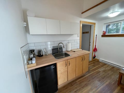 Brown's Beach Guest Suite Apartment in Ucluelet