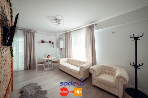 Bed, TV and multimedia, Living room, Photo of the whole room, Seating area, Bedroom, fireplace