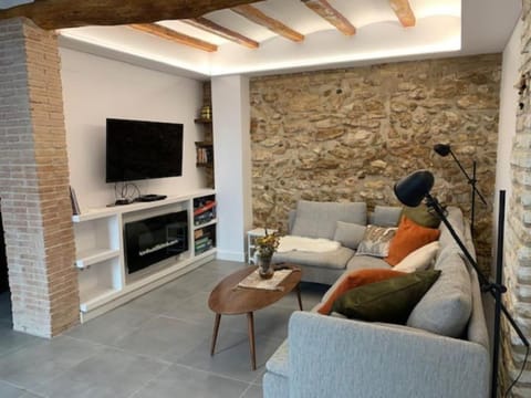 TV and multimedia, Living room, Seating area, Evening entertainment
