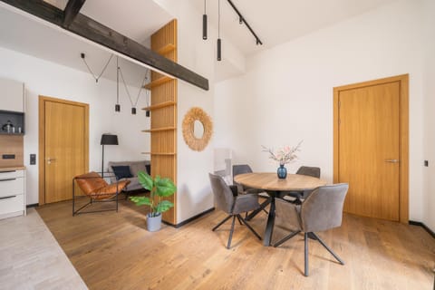 TV and multimedia, Kitchen or kitchenette, Living room, Seating area, Dining area, Evening entertainment, wardrobe
