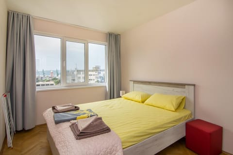 Bed, Photo of the whole room, Bedroom, towels