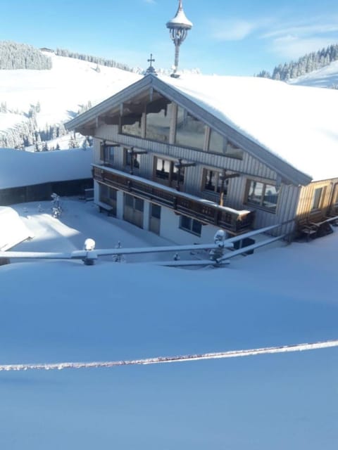 Property building, Winter, Skiing, Skiing