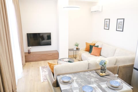 TV and multimedia, Living room, Dining area