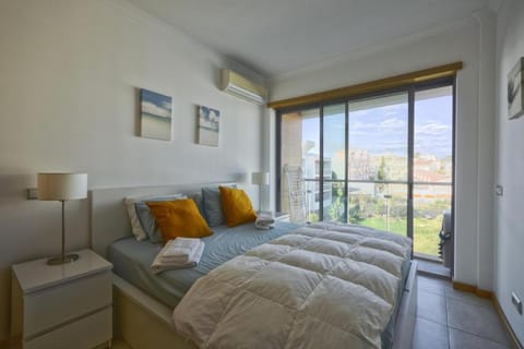 Bed, Bedroom, air conditioner
