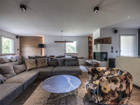 Communal lounge/ TV room, Living room, Evening entertainment