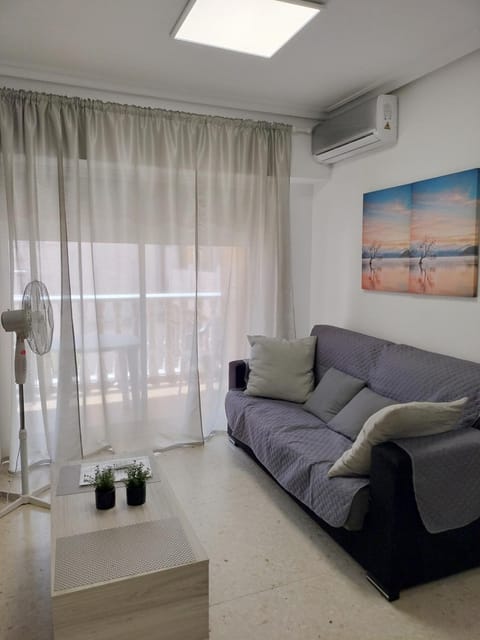 Living room, Seating area, air conditioner
