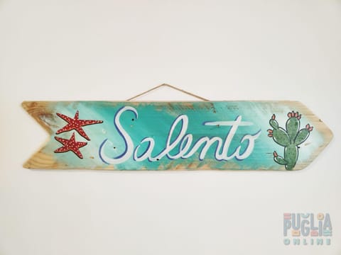 Property logo or sign, Decorative detail, Logo/Certificate/Sign, Text overlay, Certificate/Award