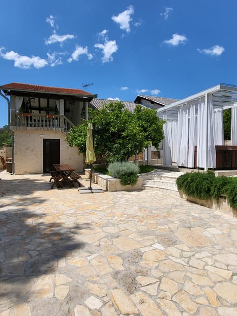 Property building, Facade/entrance, Spring, Day, BBQ facilities, Garden, Lobby or reception, Garden view