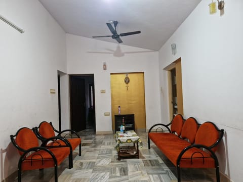 TV and multimedia, Living room, Seating area, fireplace