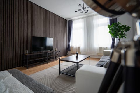 Communal lounge/ TV room, TV and multimedia, Living room, Seating area, Evening entertainment