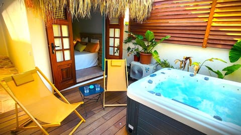 Patio, Hot Tub, Balcony/Terrace, Spa and wellness centre/facilities, Spa and wellness centre/facilities, Photo of the whole room, Bedroom, air conditioner