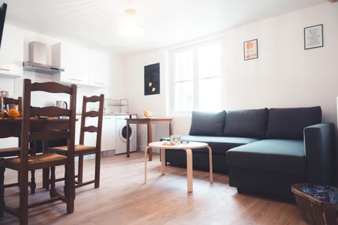 La Magie des numéros T3, proche Halles Apartment in Saint-Cyr-sur-Loire