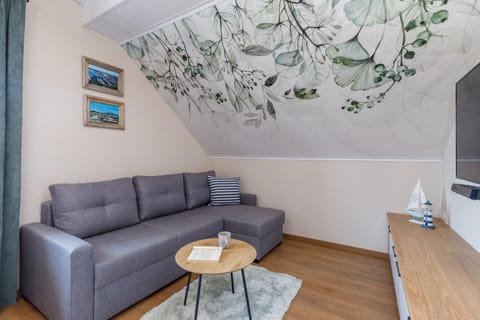 Communal lounge/ TV room, Living room, Seating area