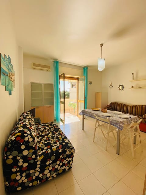 Living room, Dining area, air conditioner