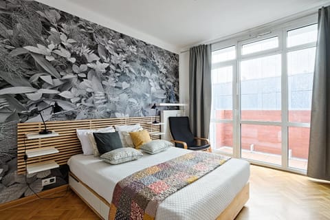 Bed, Balcony/Terrace, Bedroom