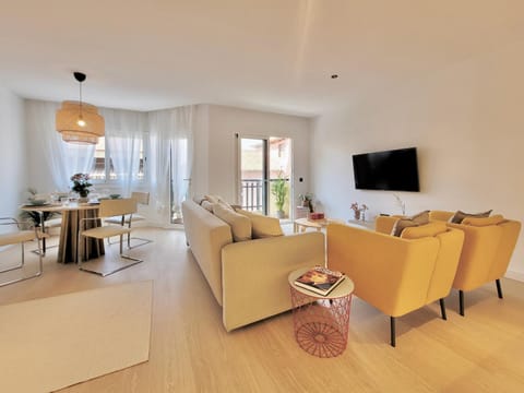 TV and multimedia, Living room, Dining area