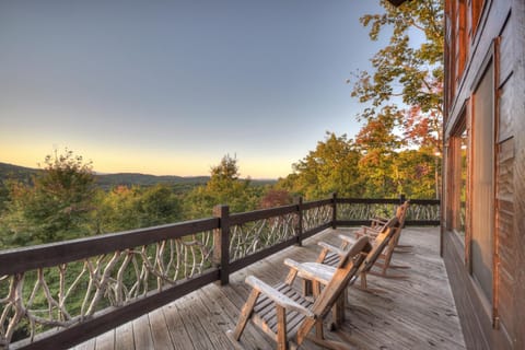 View-Topia STUNNING VIEWS - Hot tub - Gameroom Villa in Blue Ridge Lake