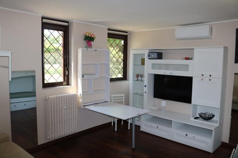 TV and multimedia, Dining area, air conditioner