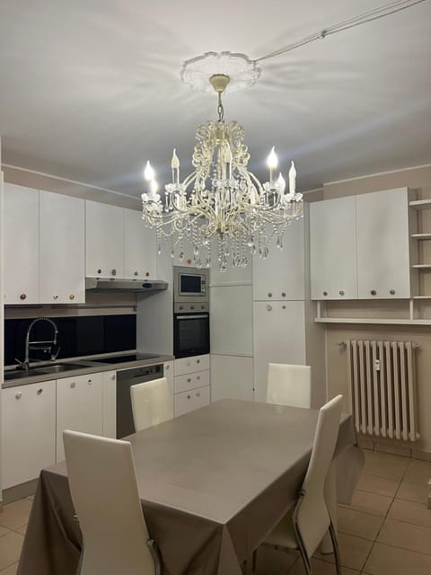 Kitchen or kitchenette, Dining area, dishwasher, minibar, pet friendly, stove