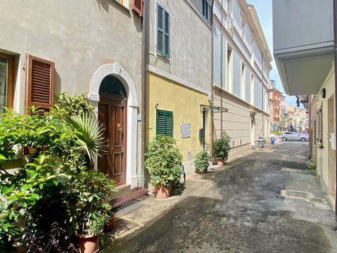 Property building, Neighbourhood, Street view