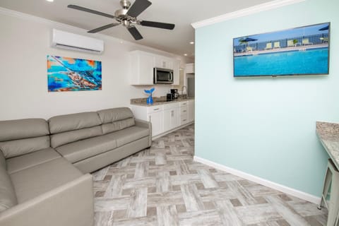 Blufin Bungalows & Marina House in Chincoteague Island