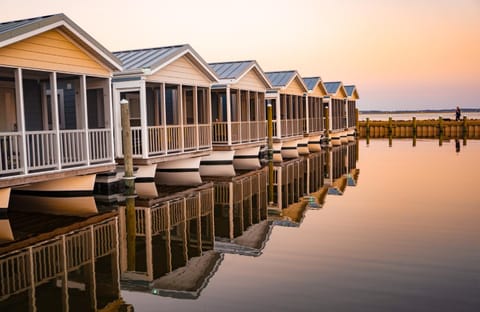 Blufin Bungalows & Marina House in Chincoteague Island
