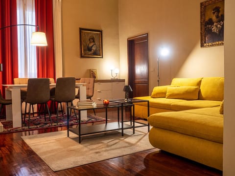 Communal lounge/ TV room, Dining area, Lunch