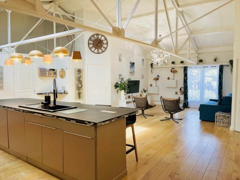 TV and multimedia, Kitchen or kitchenette, Living room, Seating area, Dining area, dishwasher, stove, washing machine, dryer, kitchen