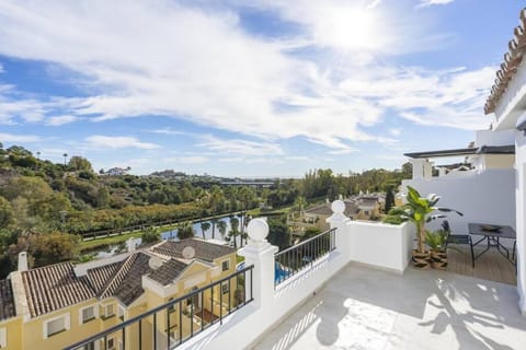 Sunny 3BDR penthouse @Benahavis golf area Apartment in Marbella