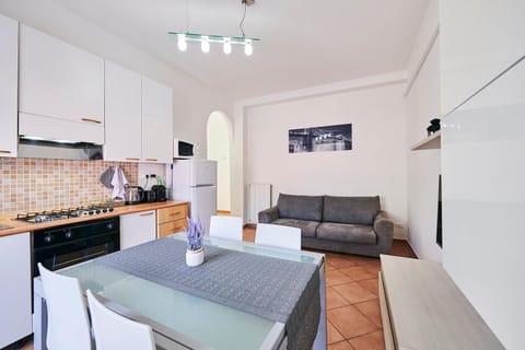 Kitchen or kitchenette, Seating area