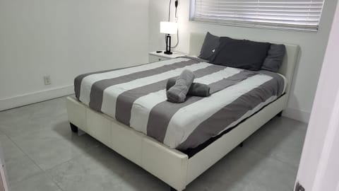 Funston Apartment in Hollywood