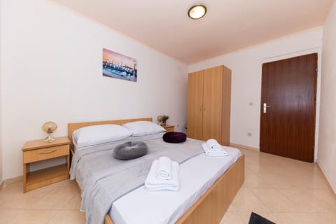 Bed, Photo of the whole room, Bedroom, towels, wardrobe