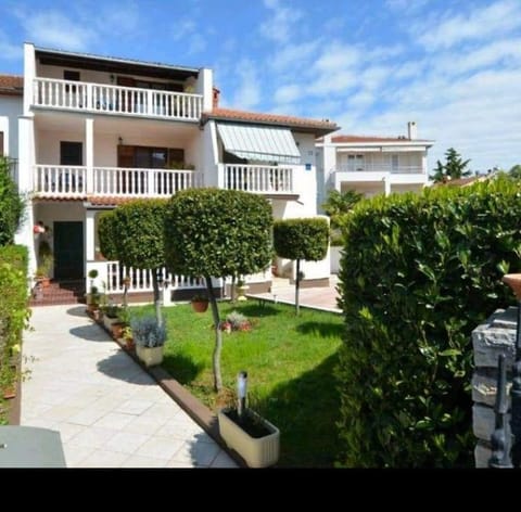 Property building, Day, Garden, Garden view