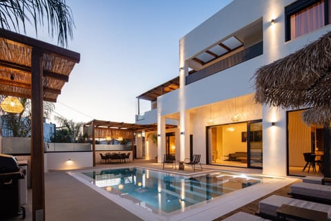 Property building, Patio, Pool view, Swimming pool, Swimming pool, sunbed