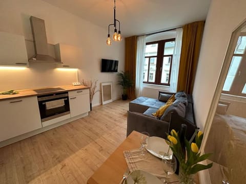 TV and multimedia, Kitchen or kitchenette, Living room, Seating area, Dining area, pet friendly, stove