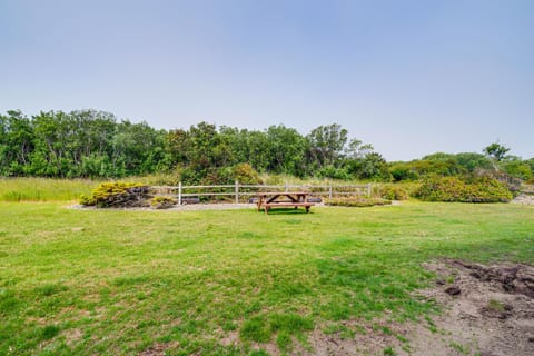 Ocean Shores Condo with Balcony Less Than 1 Mi to Beach! Apartment in Ocean Shores