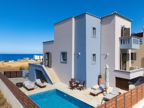 Property building, Patio, Day, Natural landscape, View (from property/room), Balcony/Terrace, Beach, Pool view, Sea view, Swimming pool, sunbed