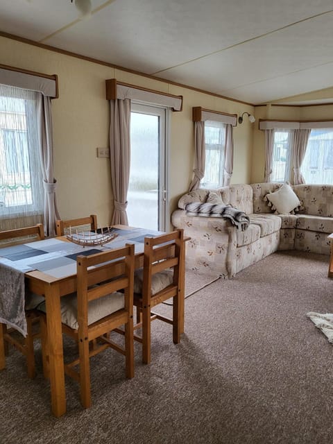 Beautiful Caravan Apartment in Ingoldmells