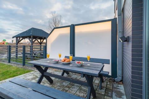 Patio, BBQ facilities