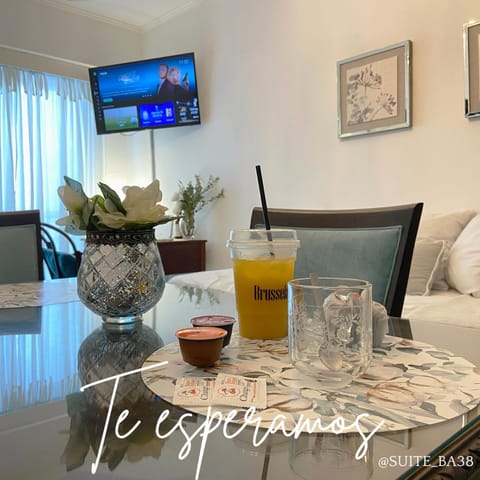 Living room, Food and drinks