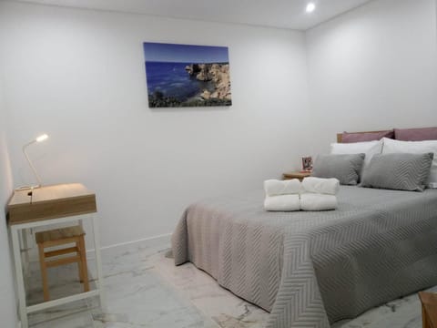 Bed, Seating area, Bedroom