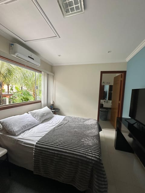 Bed, TV and multimedia, Photo of the whole room, Bedroom, air conditioner
