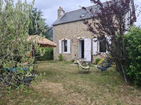 Jolie maison en pierre avec parking privé House in Carnac