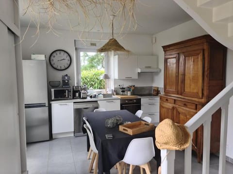 Jolie maison en pierre avec parking privé House in Carnac