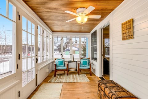 The Blue Cottage House in Minocqua