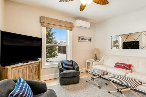 The Blue Cottage House in Minocqua