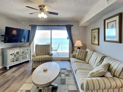 TV and multimedia, View (from property/room), Balcony/Terrace, Living room, Seating area, Sea view, furniture