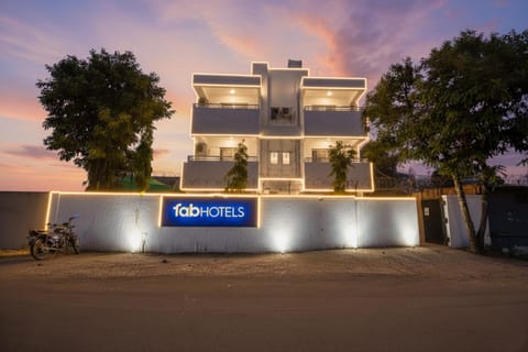 Property building, Day