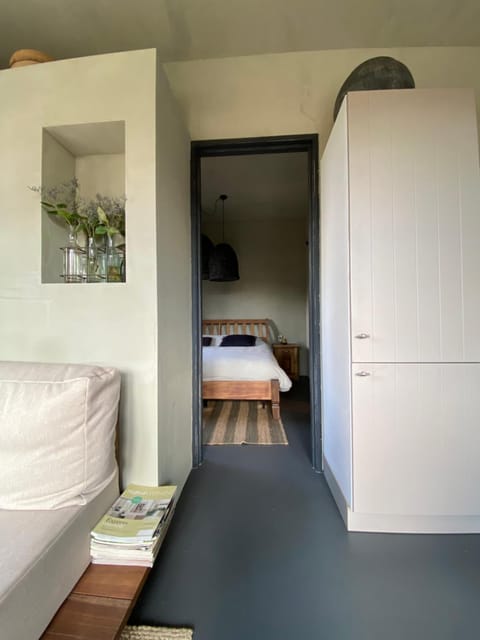 Seating area, Bedroom, kitchen